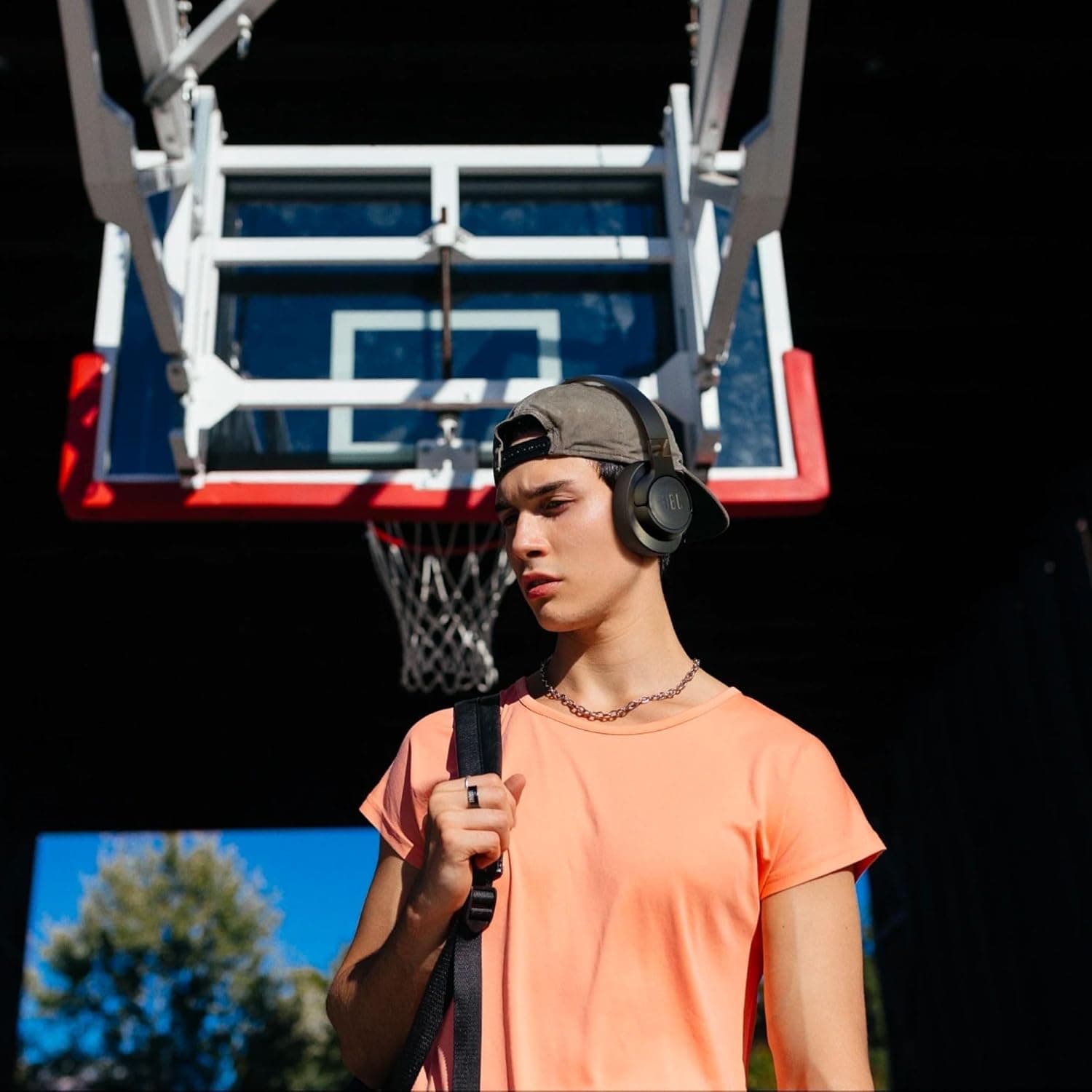 JBL Tune 720BT: Lightweight Wireless Headphones with Long Battery Life - image 2